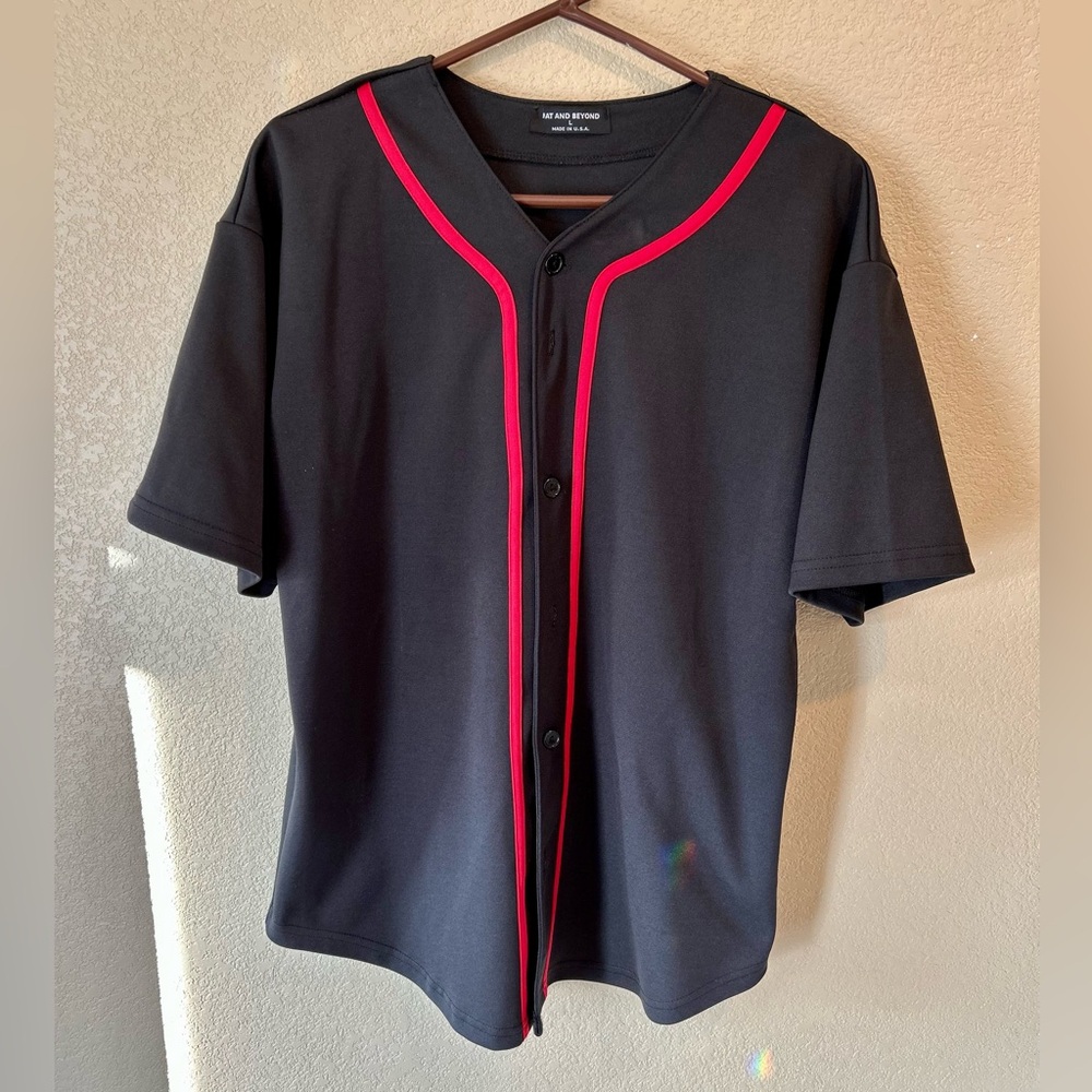 Black and Red Men's Baseball Jersey Cut Shirt Size L